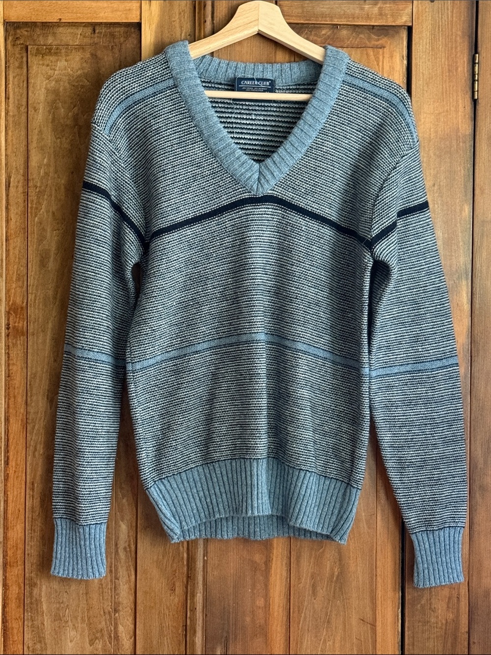 Vintage M Casual V-Neck Striped Sweater in Light/Dark Blue & White 35% Wool USA